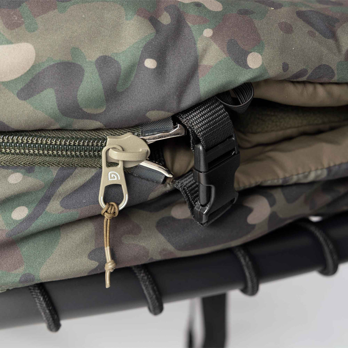 Pat Pescuit Crap Trakker Levelite Oval MF-HDR Wide Sleep System - Camping Trakker